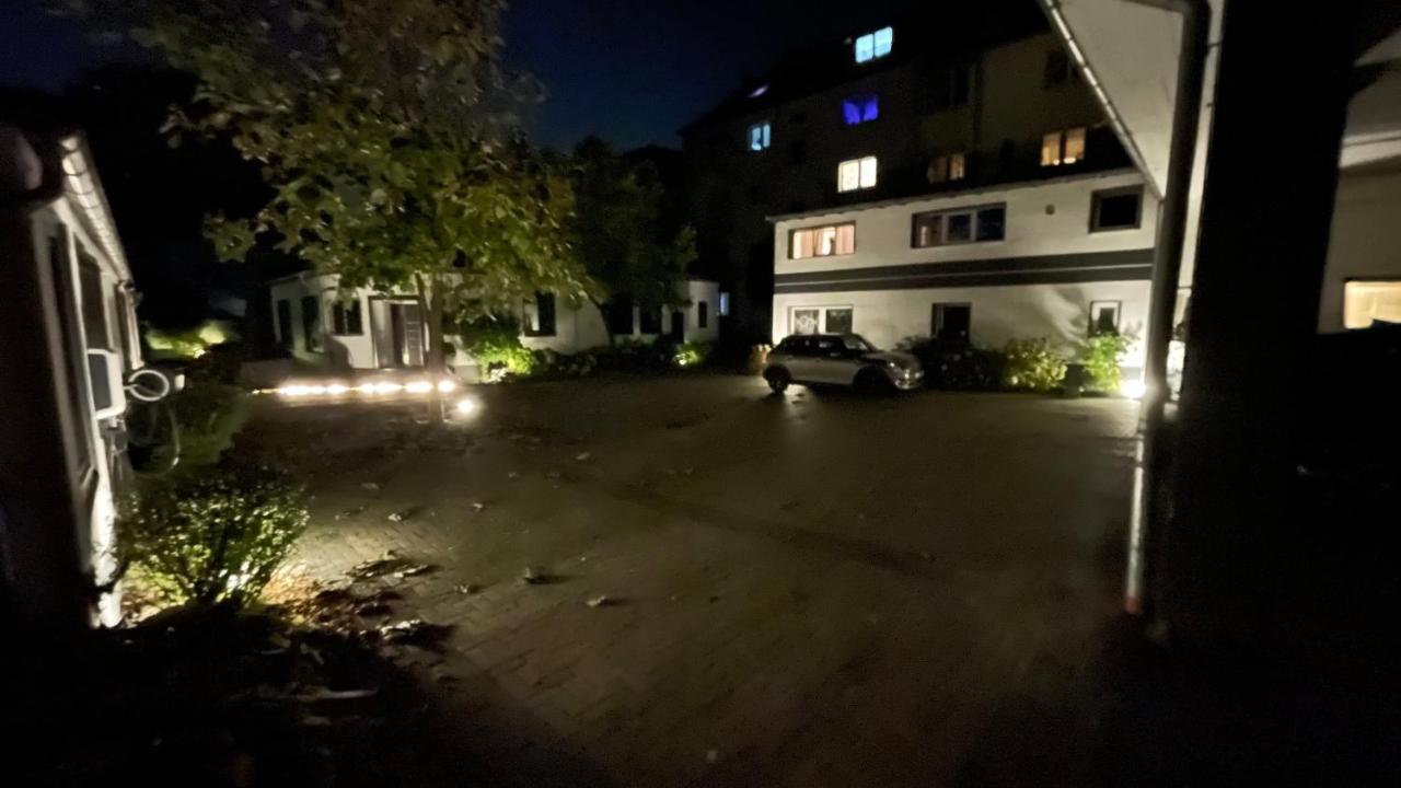Oase Im Gruenen Hinterhof, Eg, Ruhe, Terrasse, Carport, Free Paytv, Kaffee&Tee, Fahrraeder Apartment Duisburg Exterior foto